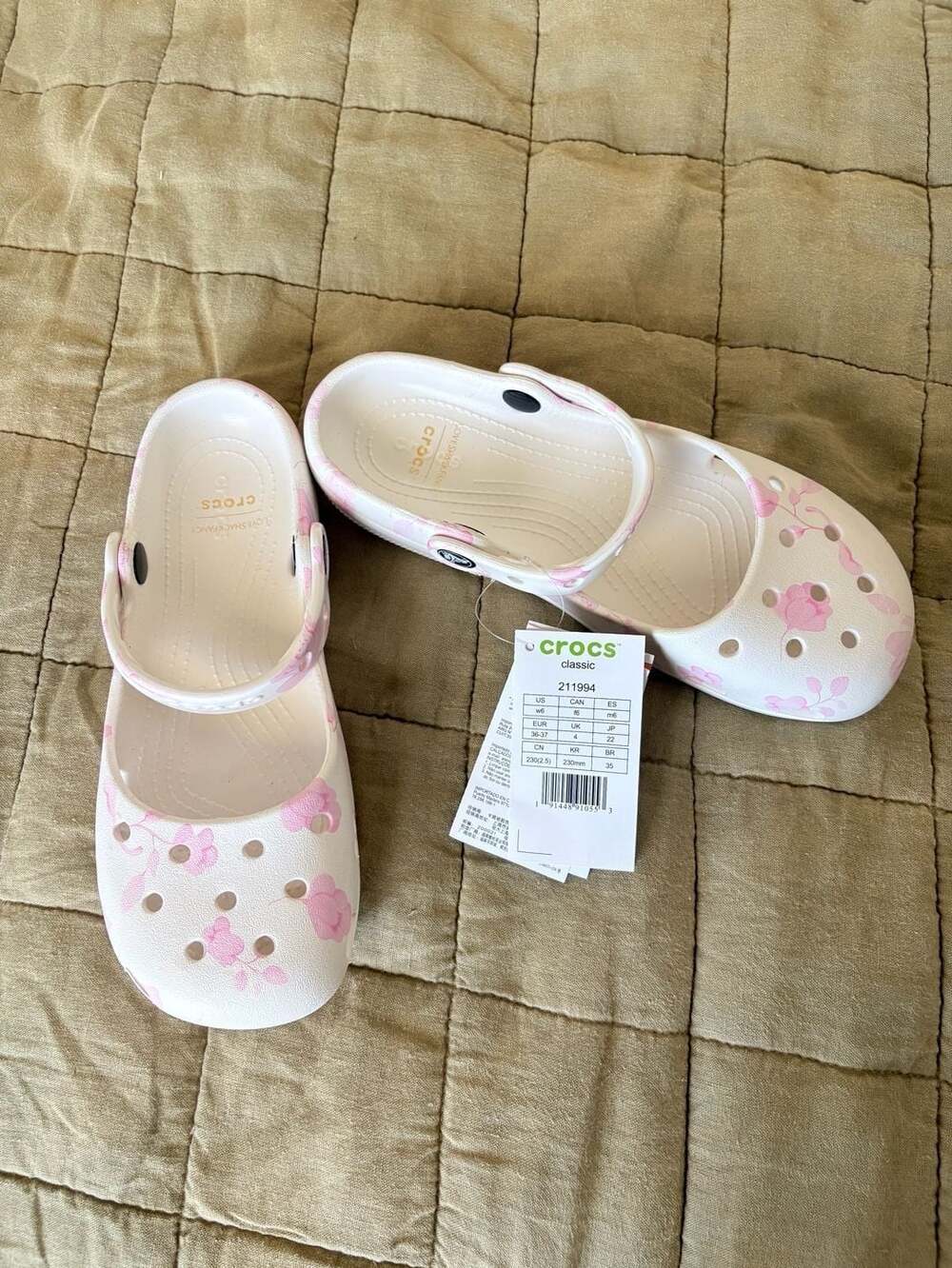 Crocs Classic Ballet Flat Size W6 Oyster Pink Floral Design